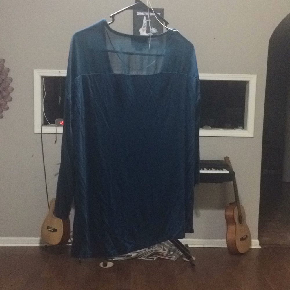 Top - Picture 2 of 5